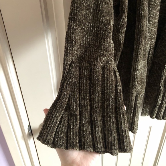 Dark Green textured Cartigan with Flared Sleeves - Picture 3 of 4